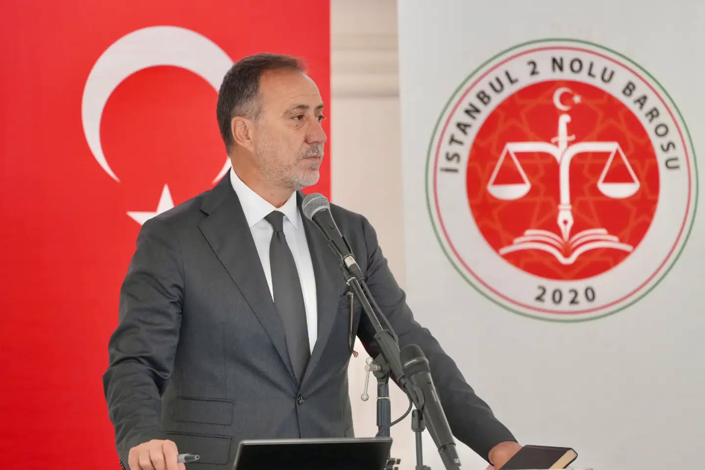 İstanbul 2 Nolu Barosu tarafından düzenlenen ve Genel Başkan Yardımcımız İstanbul Milletvekilimiz Sn.Feti Yıldız’ın teşrifleriyle gerçekleştirilen “Önce Ülkem ve Milletim” temalı toplantıya katıldık.