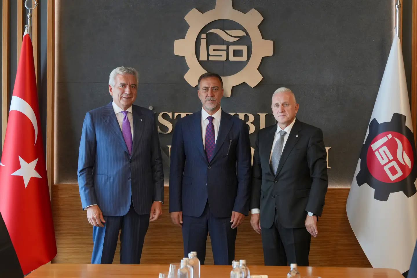 İstanbul Sanayi Odası (İSO)‘yu ziyaret ederek Yönetim Kurulu Başkanı Sn. Erdal Bahçıvan, Meclis Başkanı Sn. Ender Yılmaz ve İSO Yönetim Kurulu üyeleriyle bir araya geldik.